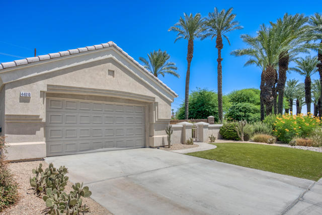 44010 Royal Troon Drive Drive, Indio CA: https://media.crmls.org/mediaz/83417e44-6389-42ae-a3f0-f454a9f7f54f.jpg