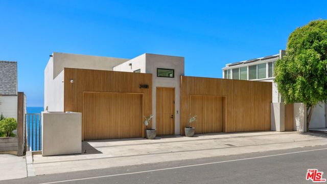 24818 Malibu Road, Malibu CA: https://media.crmls.org/mediaz/83418c9a-339b-484f-86f3-92ce45a1e887.jpg