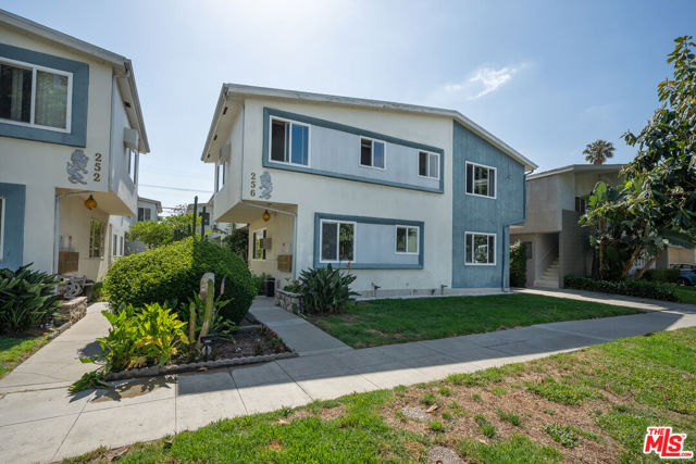 256 S Doheny Drive, Beverly Hills CA: https://media.crmls.org/mediaz/83422a5c-10d9-407b-b02e-48e6876f389e.jpg