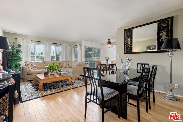 4140 Warner, Toluca Lake CA: https://media.crmls.org/mediaz/8342982f-a9d7-4c61-a665-5db03b8bf648.jpg
