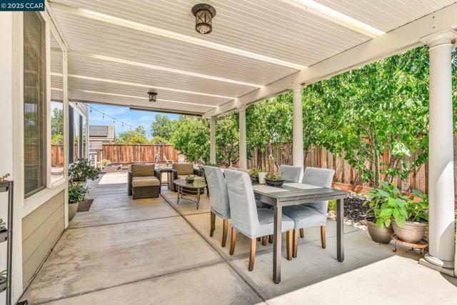 1731 Palmer Dr, Concord CA: https://media.crmls.org/mediaz/8342eaec-2d6f-4d32-8714-69c6ecdc6ebe.jpg