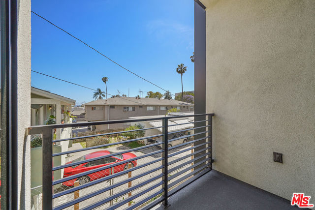 1204 N Orange, West Hollywood CA: https://media.crmls.org/mediaz/834378bb-bdc7-4a2d-9e71-bb3fc0358659.jpg