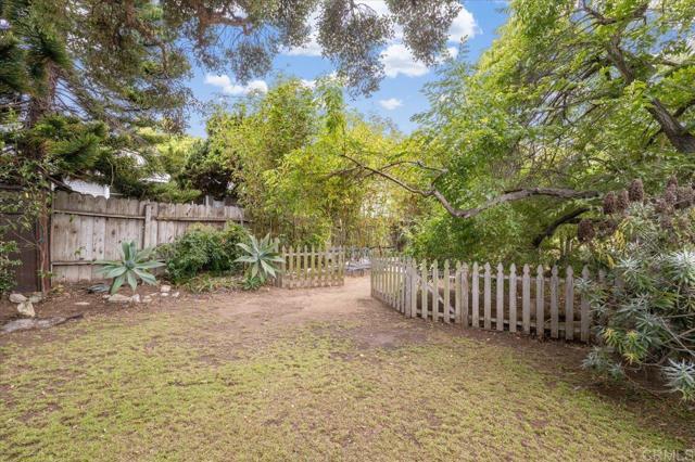 334 Date Avenue, Carlsbad CA: https://media.crmls.org/mediaz/8343cddc-68e7-43df-ad84-2bebed51bfdb.jpg