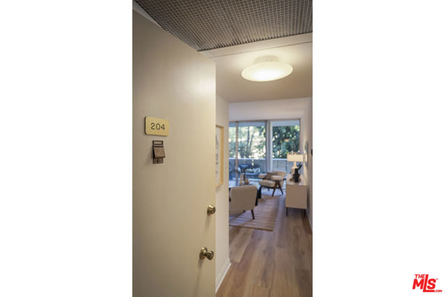4455 Los Feliz Boulevard, 204 photo 3