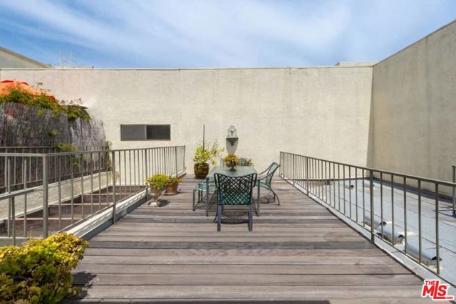 10794 Wilkins Avenue, Los Angeles CA: https://media.crmls.org/mediaz/834418c9-2bc0-4c3a-b844-4e53e7a24cb7.jpg