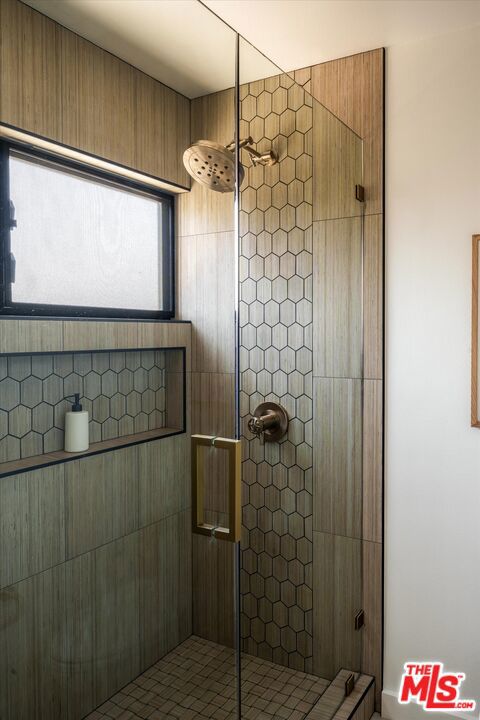 2313 Banyan Drive, Los Angeles CA: https://media.crmls.org/mediaz/834462f4-7053-4a9b-bc4e-b6dc6c8fe57f.jpg