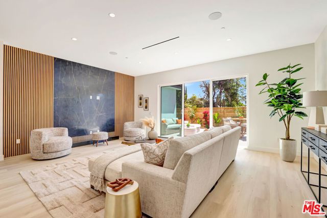 5730 Lasaine Avenue, Encino CA: https://media.crmls.org/mediaz/834474ab-db9e-49aa-818b-0531b266e40f.jpg