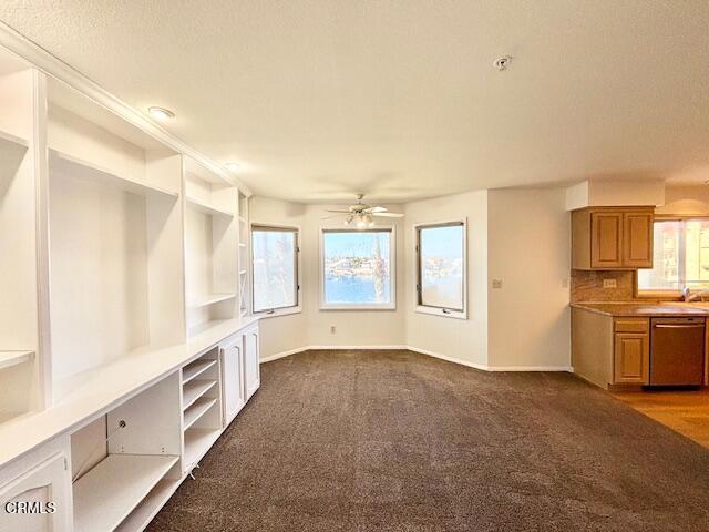 4249 Harbour Island Lane, Oxnard CA: https://media.crmls.org/mediaz/8344932d-b7e1-455d-b93b-d817ec3030c4.jpg