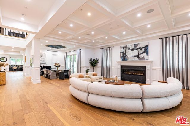5162 Otis Avenue, Tarzana CA: https://media.crmls.org/mediaz/8344ad53-0bd0-4d2c-8560-c7e56021bda3.jpg