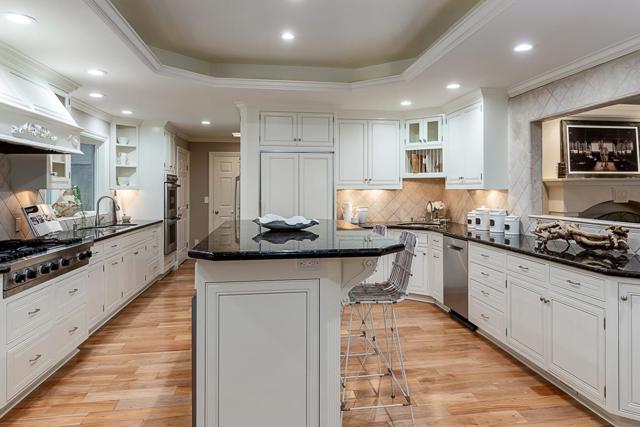 24139 Summerhill Avenue, Los Altos CA: https://media.crmls.org/mediaz/8344bd14-251a-4623-9f68-51407fc6eb15.jpg