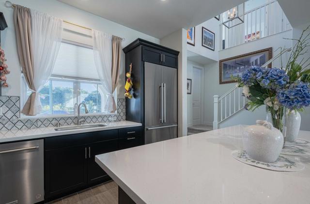 477 Marina Heights Drive, Marina CA: https://media.crmls.org/mediaz/8346033b-b2e5-4d1a-b11f-1e204fb426e8.jpg