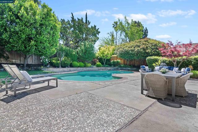 924 Cheyenne Dr, Walnut Creek CA: https://media.crmls.org/mediaz/834692b2-6ccc-420a-85f0-a19a25c888aa.jpg
