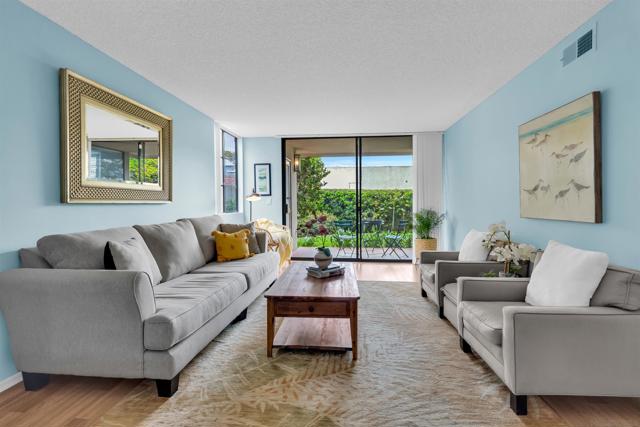 3130 Avenida de Portugal 101, San Diego CA: https://media.crmls.org/mediaz/83469eb6-5663-4883-958a-903e955b832a.jpg