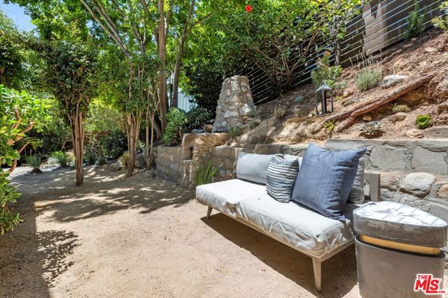 2116 Princeton Avenue, Los Angeles CA: https://media.crmls.org/mediaz/8346d49d-801e-4e11-bb2d-16eb8020ae3a.jpg