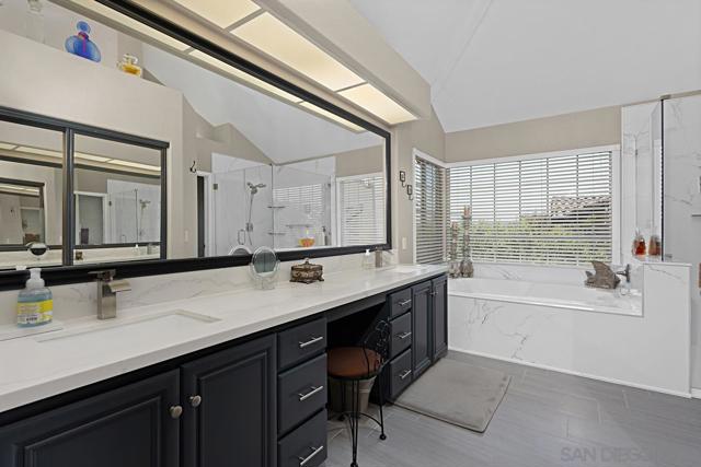 3708 Southridge, Oceanside CA: https://media.crmls.org/mediaz/8346d909-1644-4b98-82cf-649b158edb8f.jpg