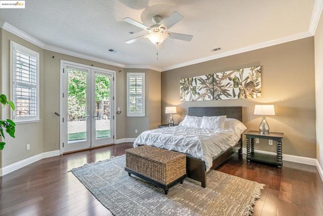 43 Sorrel Ct, Oakley CA: https://media.crmls.org/mediaz/83472862-3d11-467f-8f18-2636215c5b70.jpg