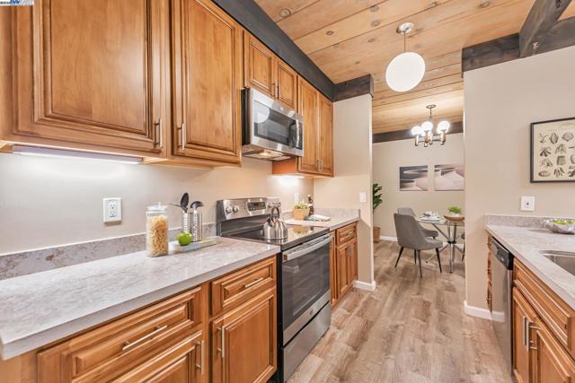 39090 Presidio Way, Fremont CA: https://media.crmls.org/mediaz/83474e82-a820-486e-bdbb-d20c89336c2b.jpg