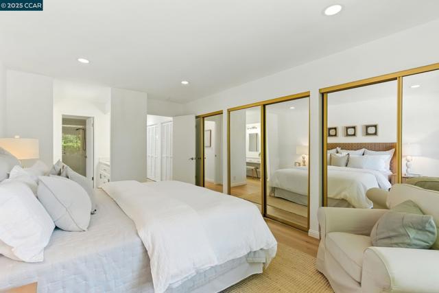 1725 Spyglass Ln, Moraga CA: https://media.crmls.org/mediaz/834769a8-1113-44f5-b347-71f3caebf72a.jpg