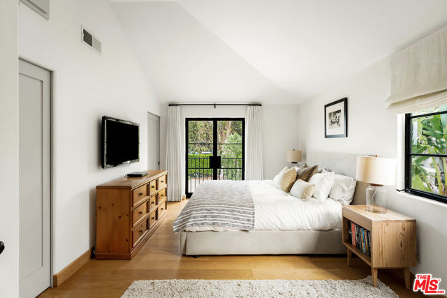 28837 Grayfox Street, Malibu CA: https://media.crmls.org/mediaz/8347c8fe-e022-4a52-94f2-21785299e9b4.jpg
