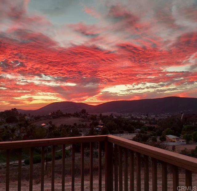 1320 RICHLAND RD, San Marcos CA: https://media.crmls.org/mediaz/8348a97f-09f9-4cec-9216-557a57333b1a.jpg