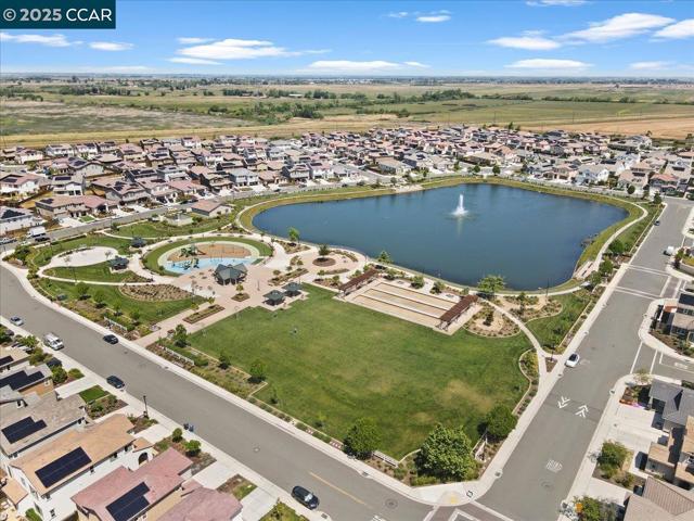 405 Avanti Way, Oakley CA: https://media.crmls.org/mediaz/83494c3a-8724-44e5-b523-b7e17d82d1c8.jpg