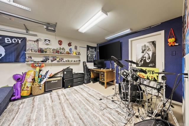 15425 Vista Vicente Dr, San Diego CA: https://media.crmls.org/mediaz/834952f7-b056-4cf8-97d7-1a50795f7dc1.jpg