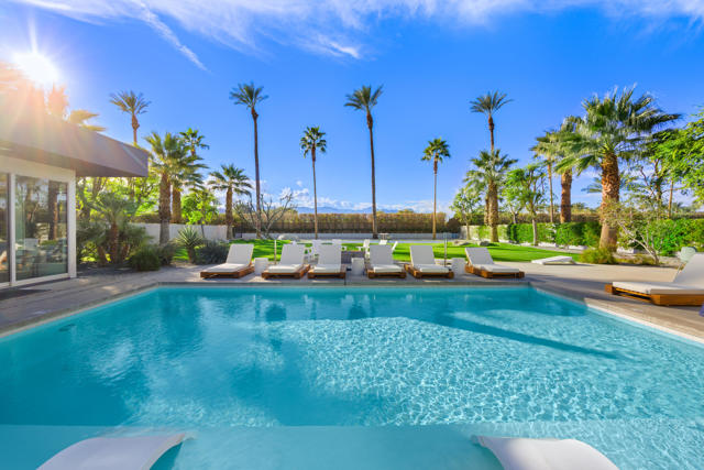 51165 Evangeline Way, La Quinta CA: https://media.crmls.org/mediaz/834abb05-20d2-44f0-9ce8-bd5c5b471ecd.jpg