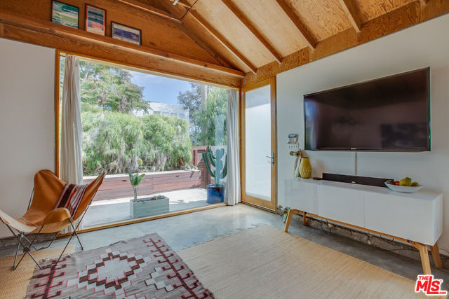 745 Navy Street, Santa Monica CA: https://media.crmls.org/mediaz/834acf30-5416-4b47-a47c-b539305db6d8.jpg