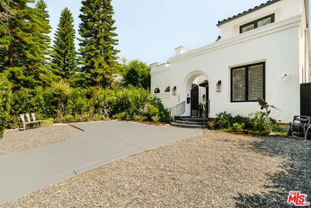 609 21st Place, Santa Monica CA: https://media.crmls.org/mediaz/834b194a-acf1-43b8-94a3-f72221a64fc8.jpg
