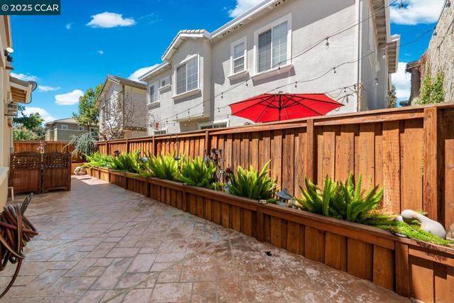 240 Alta St, Brentwood CA: https://media.crmls.org/mediaz/834ba0ad-3c44-4d1e-96a7-77e19dc65afb.jpg