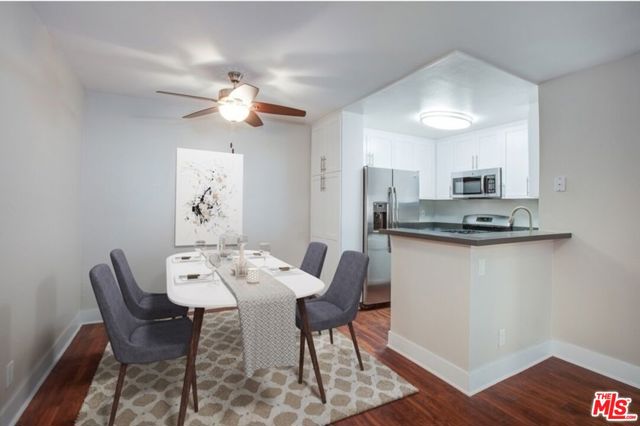 5922 N Las Virgenes Boulevard, Calabasas CA: https://media.crmls.org/mediaz/834bb174-3790-4f76-8178-410671a3e240.jpg