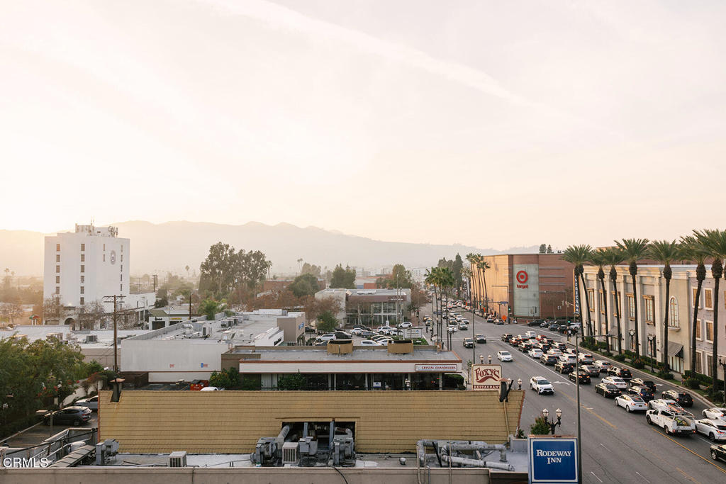 https://media.crmls.org/mediaz/834c4567-e933-4833-b180-5d4967154f53.jpg?preset=X-Large