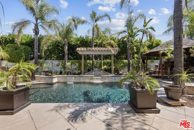 638 Oak Tree Court, Simi Valley CA: https://media.crmls.org/mediaz/834c5a20-936a-456e-8e58-08692f0b8297.jpg