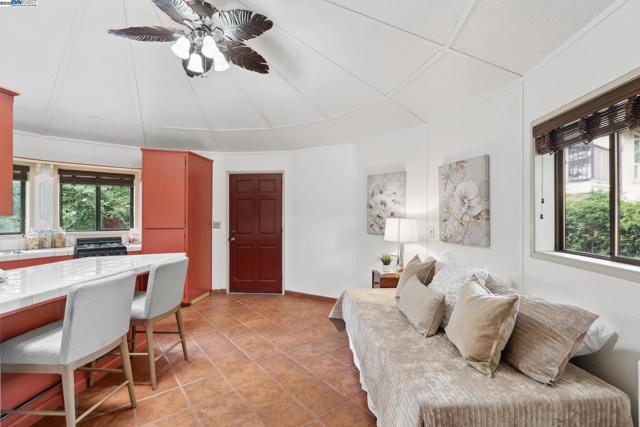 375 Montecillo Dr, Walnut Creek CA: https://media.crmls.org/mediaz/834d1f6e-54a1-4f0d-955c-cbe38d432d97.jpg