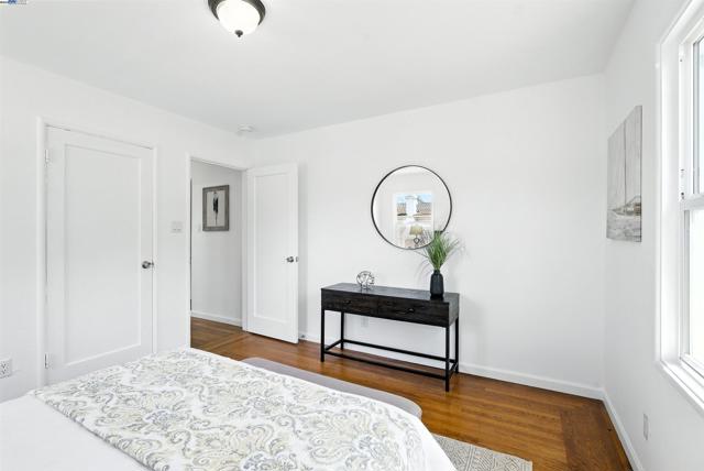 4030 Edwards Ave, Oakland CA: https://media.crmls.org/mediaz/834d6ea2-c4e1-4d22-bd48-198d58dd52de.jpg