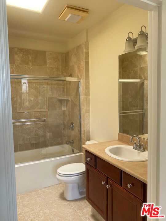 4202 Whitsett Avenue, Studio City CA: https://media.crmls.org/mediaz/834df3e0-5c41-4ddf-a0ad-5320a2639125.jpg