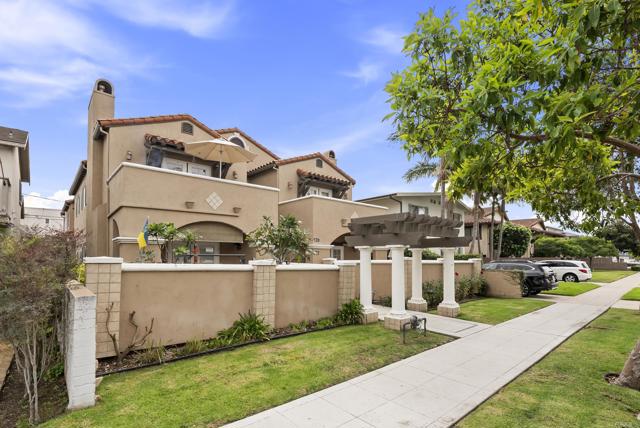 Detail Gallery Image 2 of 73 For 535 F Ave #4,  Coronado,  CA 92118 - 3 Beds | 2 Baths