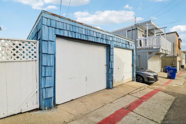 719 Jersey Ct, San Diego CA: https://media.crmls.org/mediaz/834e792b-136e-42f5-a293-4708bde61a4c.jpg