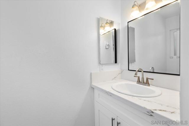 2112 East Vista Way, Vista CA: https://media.crmls.org/mediaz/834eb29d-ee4a-4053-82d7-838947bb33f1.jpg