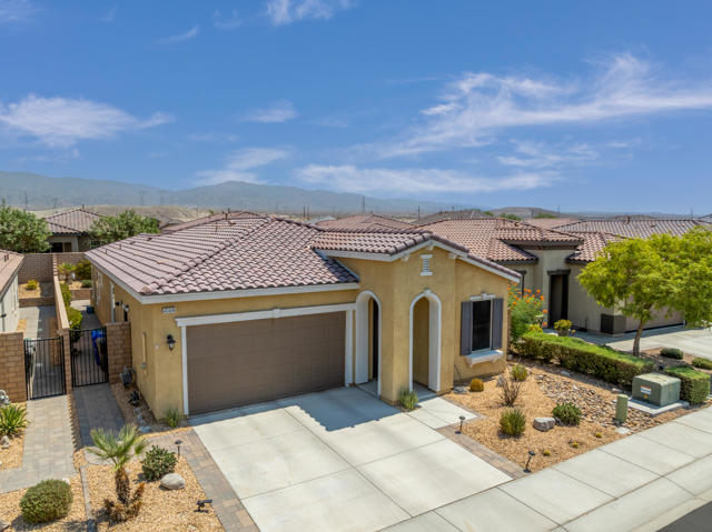 43606 Treviso Drive, Indio CA: https://media.crmls.org/mediaz/834ecdb8-1d52-42f9-8433-ac8ac4b41ca3.jpg