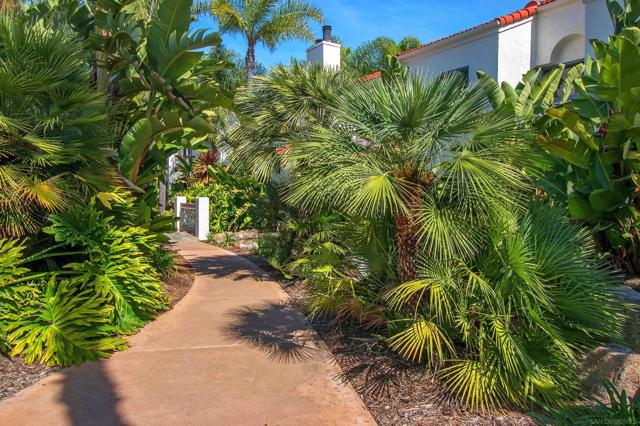 9342 Twin Trails Drive, San Diego CA: https://media.crmls.org/mediaz/834f75b7-8964-4751-894c-c2ebcc50577d.jpg