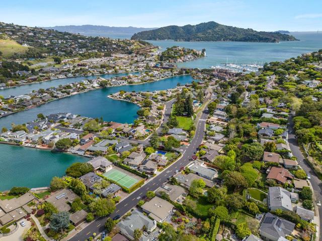 329 San Rafael Avenue, Belvedere CA: https://media.crmls.org/mediaz/834f827f-c9f6-4563-9806-30a346de6bc8.jpg