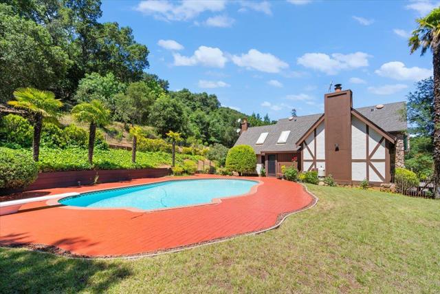 2155 Lilac Lane, Morgan Hill CA: https://media.crmls.org/mediaz/834f94ac-9703-4089-bd37-eeda4c21ce92.jpg