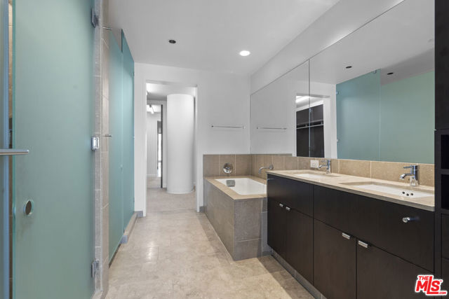 6250 Hollywood Boulevard, Los Angeles CA: https://media.crmls.org/mediaz/834fcb5b-fad7-4da3-a88e-e3083cc7e5a1.jpg