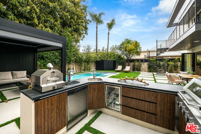 4906 Van Noord Avenue, Sherman Oaks CA: https://media.crmls.org/mediaz/83506a4c-06a3-46ea-855d-39f4a4210bc1.jpg