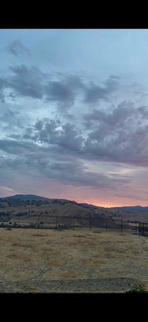 208 Luna Way, Hollister CA: https://media.crmls.org/mediaz/83510fe3-725b-44ec-9051-3b6f9c486bf9.jpg