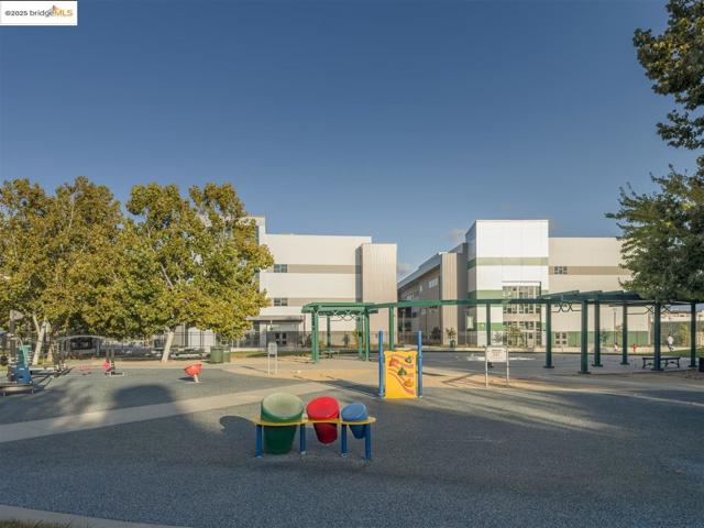 4153 Clarinbridge Cir, Dublin CA: https://media.crmls.org/mediaz/83513fde-3aba-46f6-9b6a-b877759e7ea9.jpg