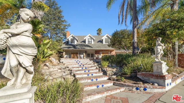 16645 Calneva Drive, Encino CA: https://media.crmls.org/mediaz/83516696-a321-426d-b938-16e649aaf94b.jpg
