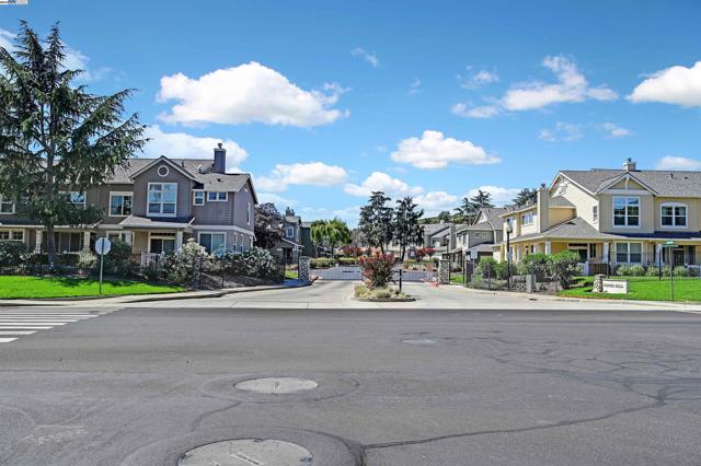 51 Bellington Cmn, Livermore CA: https://media.crmls.org/mediaz/8351698e-6fb6-43f2-8ff9-0894263d50f5.jpg