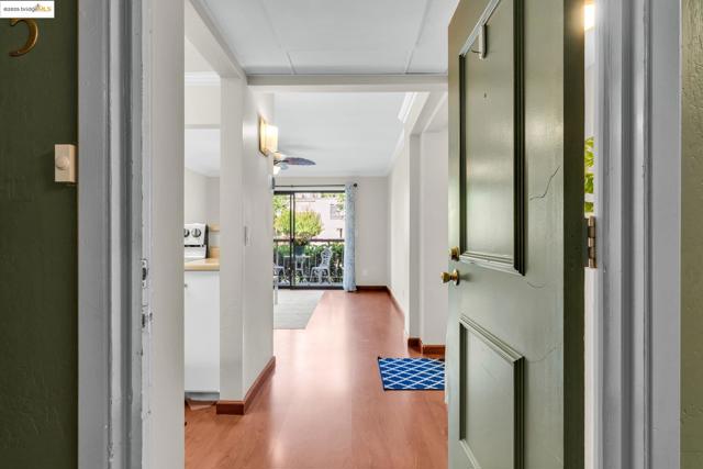 470 N N Civic Drive, Walnut Creek CA: https://media.crmls.org/mediaz/83519833-6731-4db0-82d3-56d6498e7eac.jpg